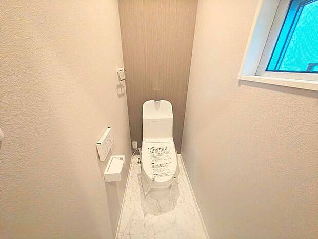 2階トイレ 温水洗浄便座あり