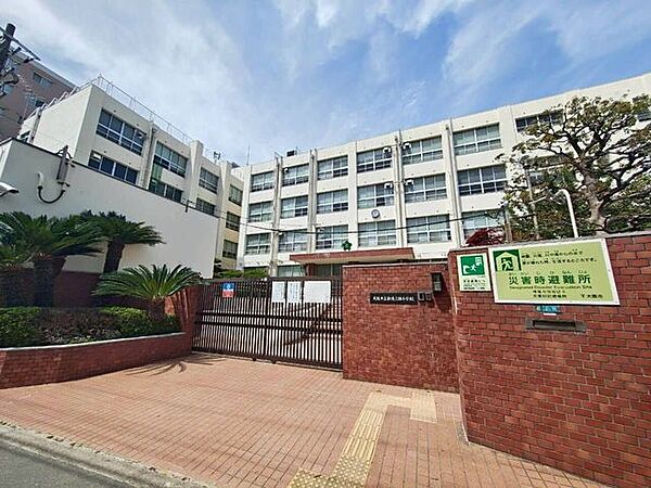 新東三国小学校 128m