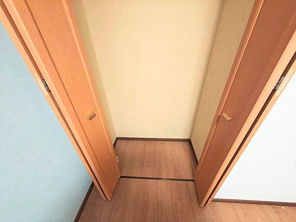 全居室にクローゼットがあります♪家具を最小限にしてお部屋を広くすっきりとお使いいただけます。