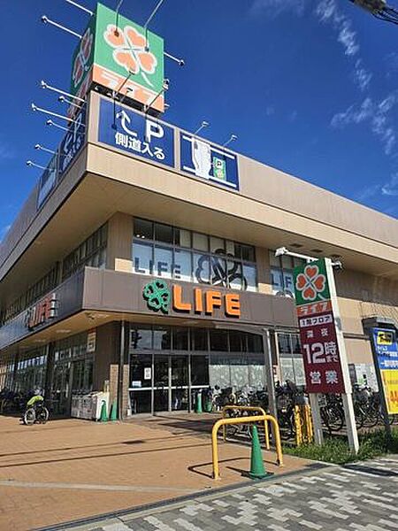 ライフ西淡路店 790m