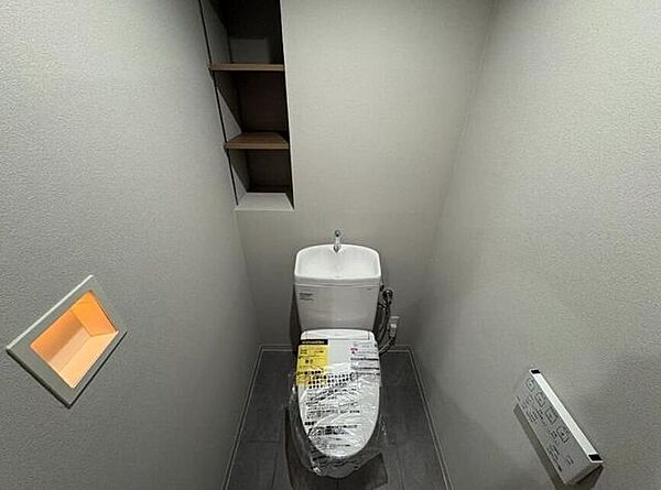 シンプルでお掃除しやすい設計がうれしいおしゃれなトイレ空間♪
