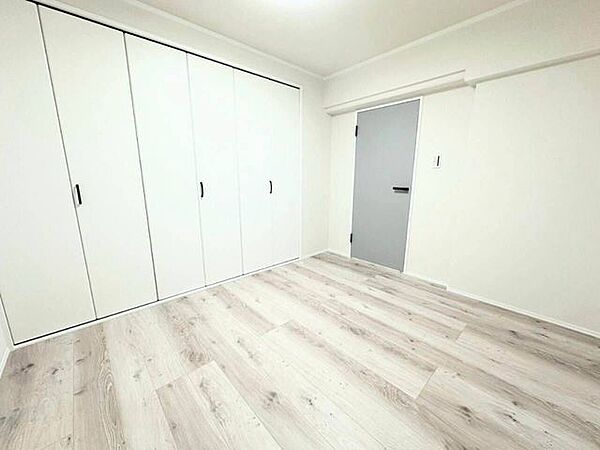 全居室にクローゼットがあります♪家具を最小限にしてお部屋を広くすっきりとお使いいただけます。