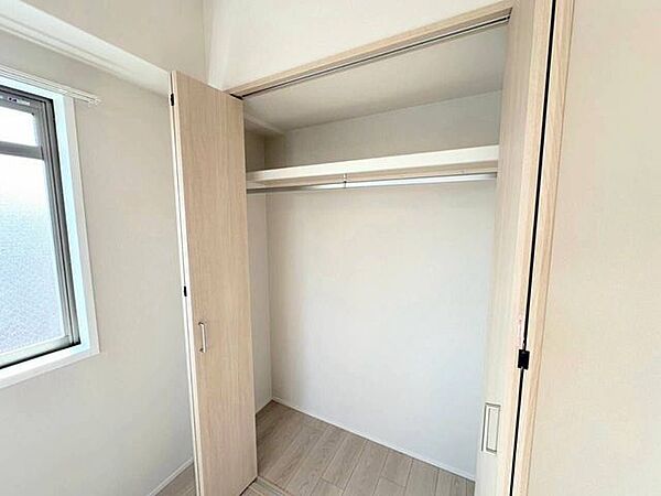 全居室にクローゼットがあります♪家具を最小限にしてお部屋を広くすっきりとお使いいただけます。