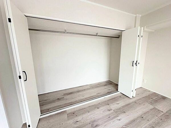 全居室にクローゼットがあります♪家具を最小限にしてお部屋を広くすっきりとお使いいただけます。
