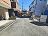 その他：角地につき日当たり良好、前面道路は約4.9m2の幅があり、開放感のある立地です♪