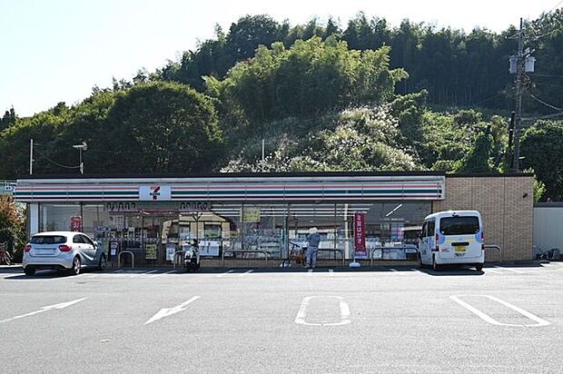 セブンイレブン　日野平山6丁目店 290m