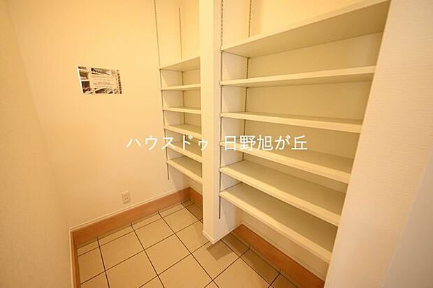 大容量シューズクローゼット付き！靴はもちろんベビーカーやゴルフバッグまで収納できて玄関が片付きます。