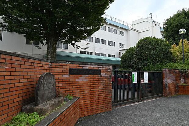 日野市立大坂上中学校 850m