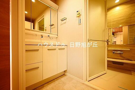 三面鏡付きの機...
