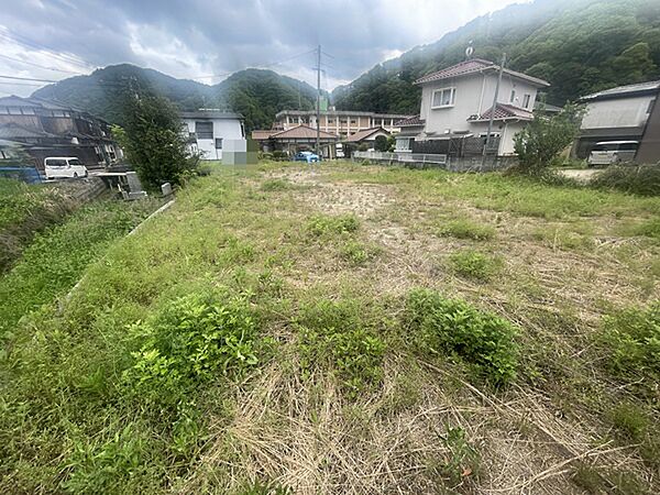 山々を望む静かな環境。家庭菜園や農作業用地に。