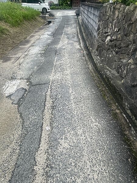山々を望む静かな環境。家庭菜園や農作業用地に。