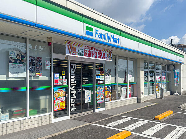 ファミリーマート廿日市阿品台店：徒歩12分（884ｍ）