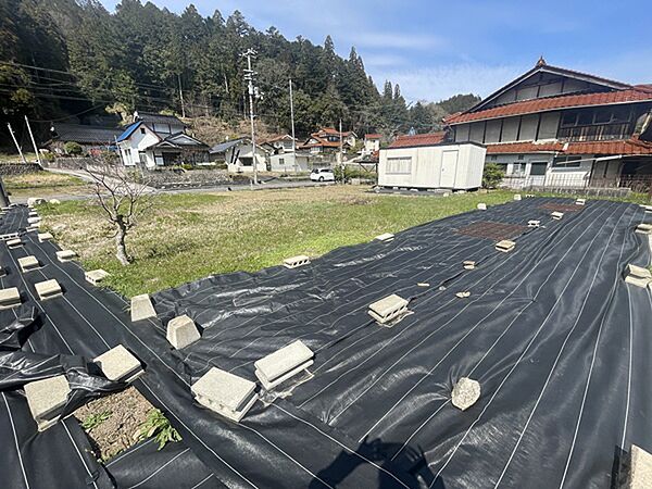 宅地。前面道路は市道で幅員良好、水道管の配管あり。