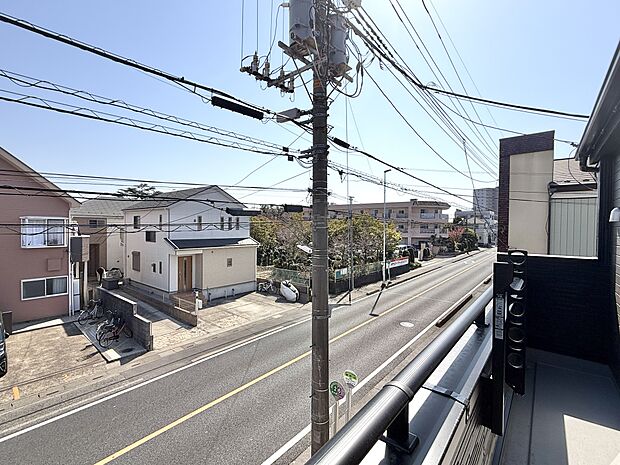 ■バルコニー陽当たりと風通しに配慮したバルコニー。洗濯物も気持ちよく干すことができ、毎日の家事を快適にサポートする実用的な空間です。