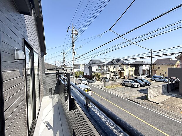 ■バルコニー開放感のあるバルコニー空間で、外の空気を感じながら過ごせます。暮らしにゆとりと心地よさをプラスしてくれる場所です