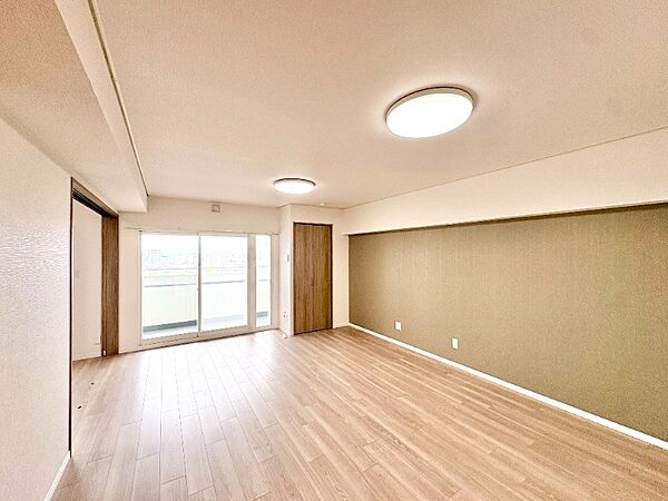 普段は仕切りを開けて開放的なLDKとして、冷暖房を使う時は仕切って効率よく！快適さと光熱費の節約、両方を考えた賢い暮らし方ができますね♪
