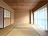 和室：家族団らんにも、お昼寝や来客時にも便利なリビング隣接の和室。