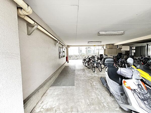 【バイク置場】