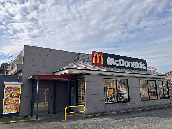 飲食店「マクドナルド51号酒々井店まで1663m」