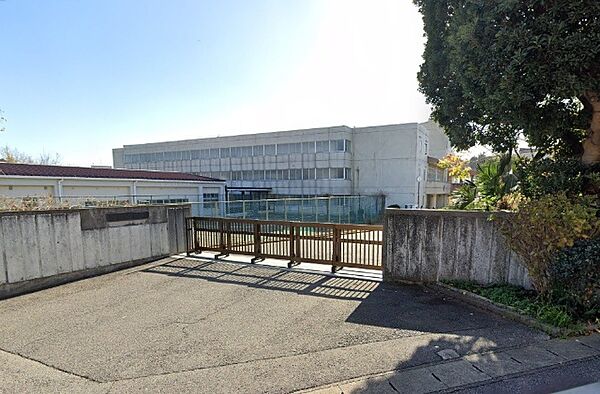 中学校「佐倉市立西志津中学校まで980m」