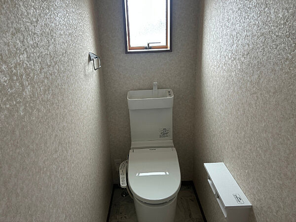 2階トイレは全てパナソニック製アラウーノ