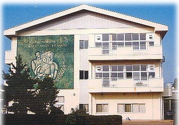 中学校「八街市立八街中学校まで2115m」