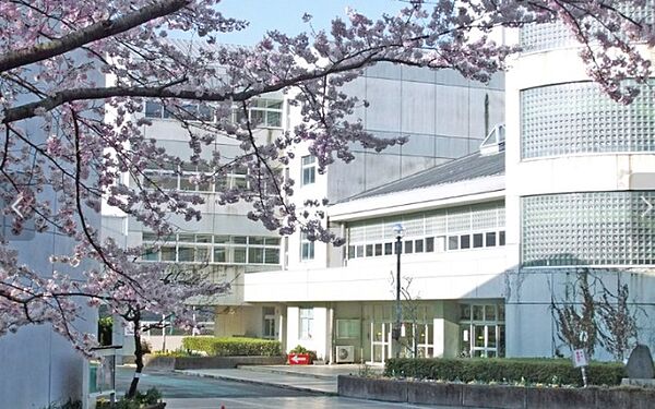 中学校「佐倉市立佐倉東中学校まで1112m」