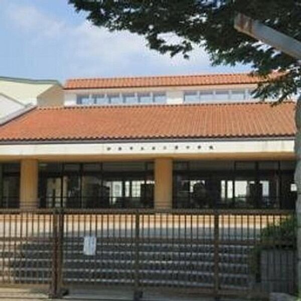 中学校「印西市立西の原中学校まで376m」
