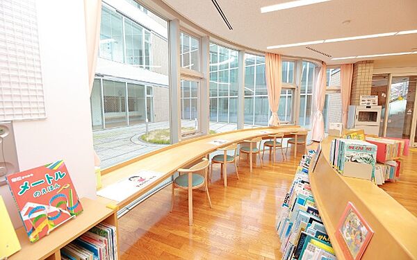図書館「印西市立そうふけ図書館まで1008m」