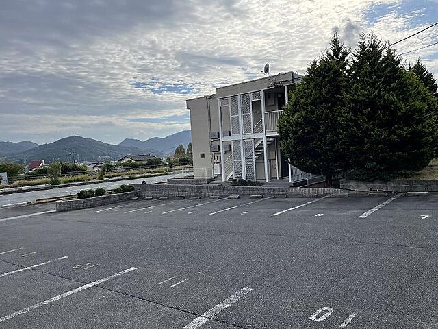 12 / 18
