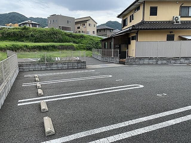 20 / 23