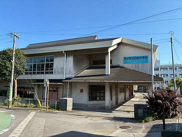 日出町立日出中学校 2000m