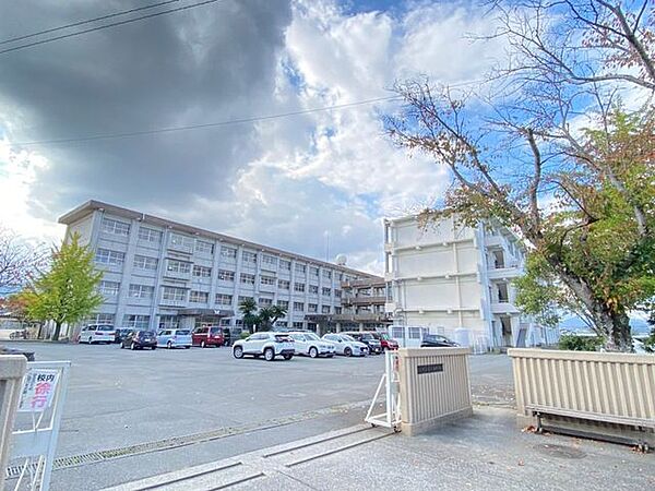 大分市立稙田南中学校 556m