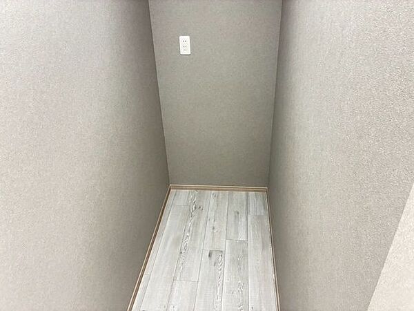 キッチン横にあるパントリーです。お好みで稼働棚を設置することが出来るので、様々なスタイルでご使用できます。
