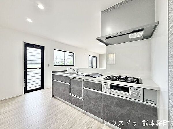 ■家族の「美味しい」が集まる舞台■高い機能性と美しいデザインを両立。料理する人も、待つ人も、笑顔になれる場所です。