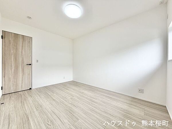 ■6.6帖洋室■寝室、書斎、趣味の部屋。家族の成長やライフスタイルに合わせ、様々な使い方ができる快適な空間です。