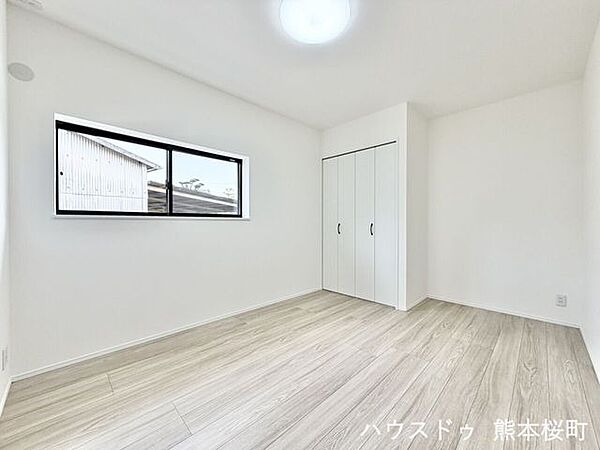 ■6.0帖洋室(2)■寝室、書斎、趣味の部屋。家族の成長やライフスタイルに合わせ、様々な使い方ができる快適な空間です。