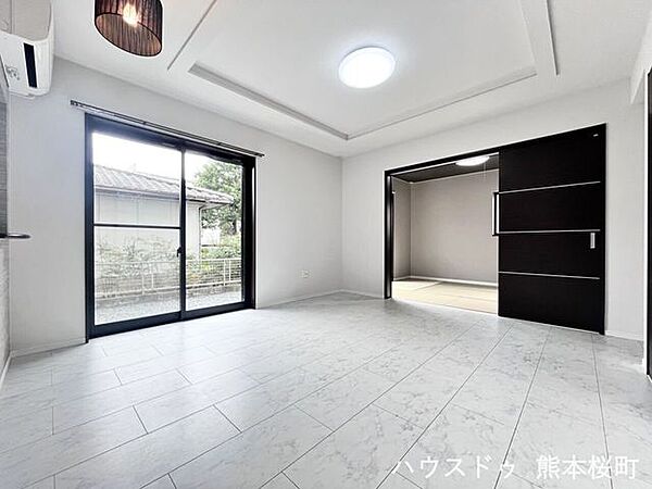 ■安らぎと笑顔の中心地■陽光が優しく降り注ぎ、会話が自然と弾む。ここでは、毎日が特別な時間へと変わります。
