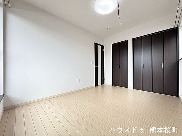 ■2階6帖洋室■心からリラックスできる静けさ、上質な眠りで、毎日をリセットします。明日への活力を養う空間です。