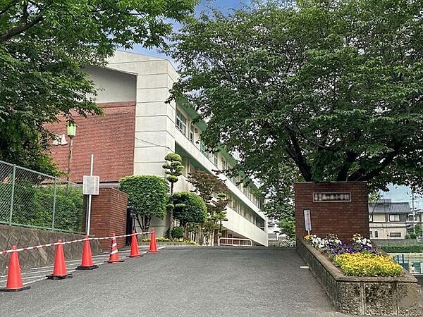 南ヶ丘小学校 370m