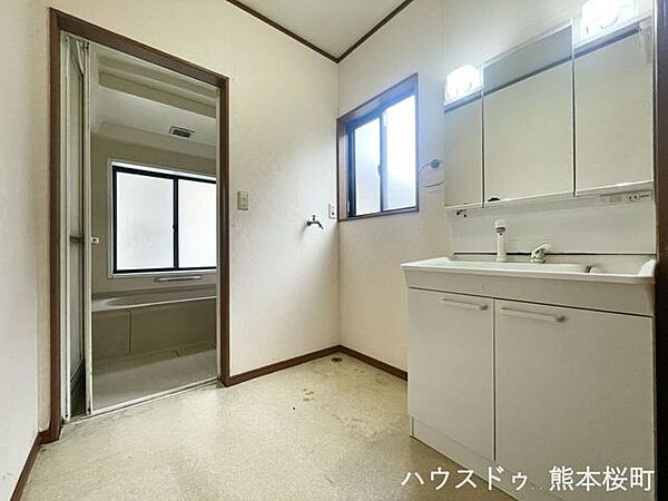 ■清々しいリフレッシュ空間■自分を磨き、気持ちを切り替える。心地よい光が差し込むプライベートスペース。