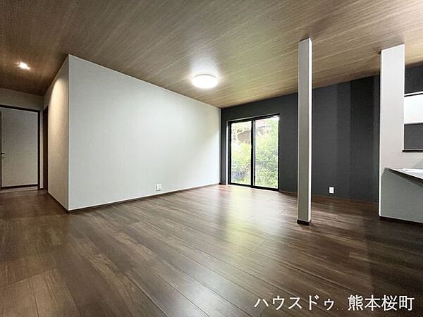 ■安らぎと笑顔の中心地■陽光が優しく降り注ぎ、会話が自然と弾む。ここでは、毎日が特別な時間へと変わります。