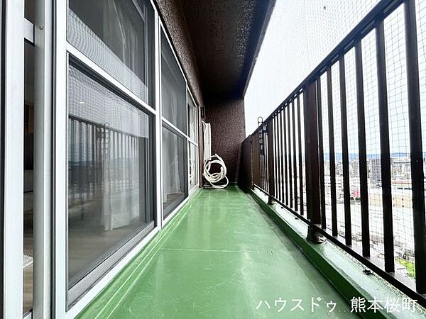 ■空の下の開放的な特等席■日光浴や読書、外の空気を感じながらリフレッシュ。暮らしを豊かにする、もう一つの心地よい空間です。