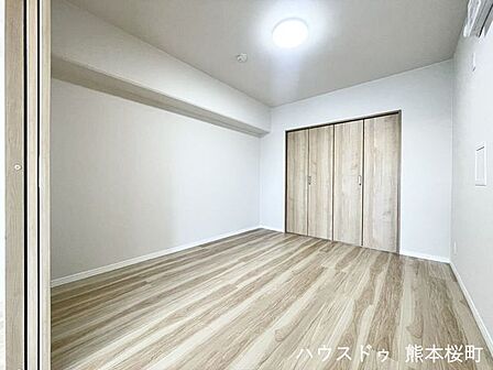■5.4帖洋室■寝室、書斎、趣味の部屋。家族の成長やライフスタイルに合わせ、様々な使い方ができる快適な空間です。