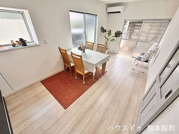 ■安らぎと笑顔の中心地■陽光が優しく降り注ぎ、会話が自然と弾む。ここでは、毎日が特別な時間へと変わります。