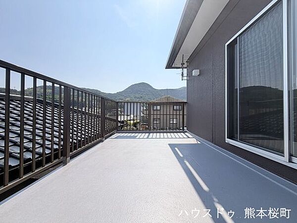 ■空の下の開放的な特等席■日光浴や読書、外の空気を感じながらリフレッシュ。暮らしを豊かにする、もう一つの心地よい空間です。
