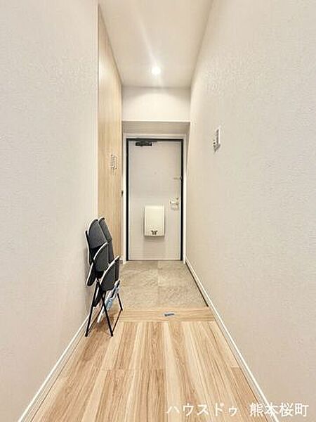 ■「ただいま」の安堵をくれる場所■訪れる人を迎え入れ、帰るたびにホッと一息つける、明るく機能的なエントランス。