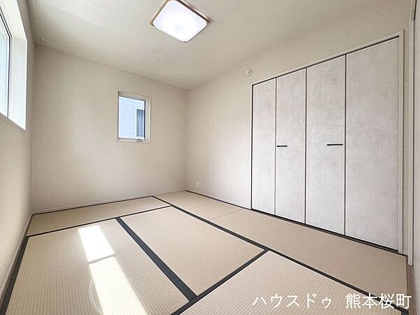■和室■ゲストをもてなし、昼寝や家事にも使える、畳のぬくもりが心地よい多目的万能スペース。