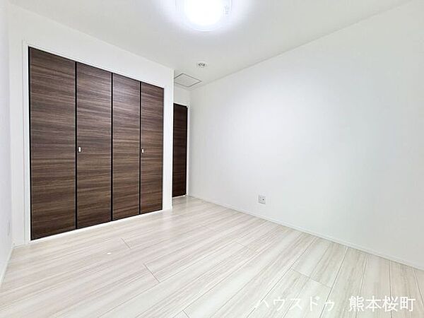 ■5.3帖洋室■寝室、書斎、趣味の部屋。家族の成長やライフスタイルに合わせ、様々な使い方ができる快適な空間です。
