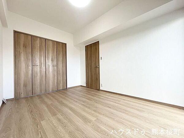 ■6帖洋室■寝室、書斎、趣味の部屋。家族の成長やライフスタイルに合わせ、様々な使い方ができる快適な空間です。